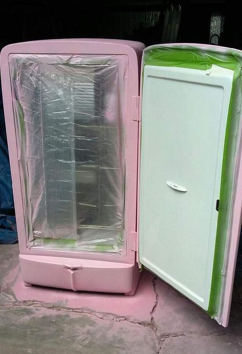 Refrigerator Makeover, Paint Refrigerator, Fridge Makeover, Painted Fridge, Vintage Fridge, Smeg Fridge, Vintage Refrigerator, Old Refrigerator, Retro Refrigerator