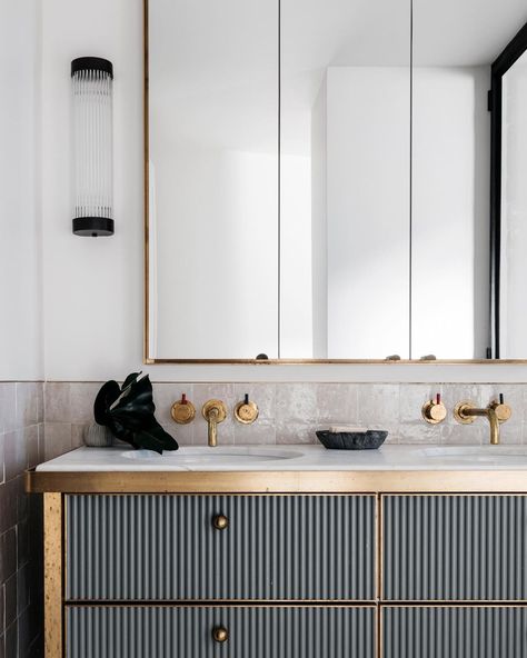 Arent&Pyke In/Out on Instagram: “Beautiful and bespoke, this vanity moment in the Lighthouse Apartment bathroom is an all-time favourite in the Arent&Pyke studio.⠀⁠⠀…” Arent Pyke, Best Bathroom Designs, Deco Bathroom, Powder Room Design, Blue Inspiration, Gorgeous Bathroom, Home Luxury, Chic Bathrooms, Apartment Bathroom