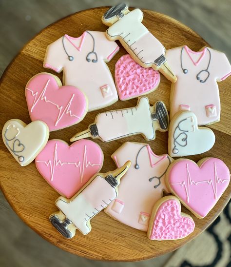 Medical School Graduation Party Ideas, Nursing Graduation Cakes, Nurse Grad Parties, Nurse Graduation Party Decorations, Nursing School Graduation Pictures, Medical Cookies, Nurse Cookies, Nursing School Graduation Party, Nursing Graduation Pictures