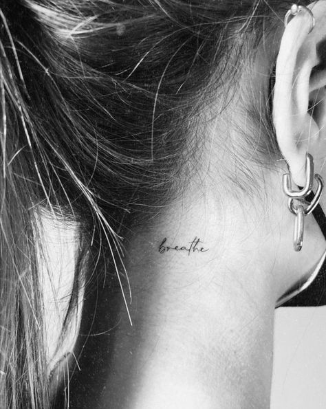 Font Tato, Behind Ear Tattoos, Tato Minimal, Neck Tattoos Women, Back Of Neck Tattoo, Writing Tattoos, Petite Tattoos, Small Hand Tattoos, Classy Tattoos