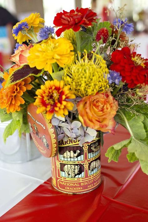 Circus / Carnival Birthday Party Ideas Circus Party Centerpieces, Circus Centerpieces, Vintage Circus Birthday Party, Carnival Wedding Theme, Carnival Birthday Party Ideas, Carnival Decor, Carnival Celebration, Circus Vintage, Vintage Circus Party