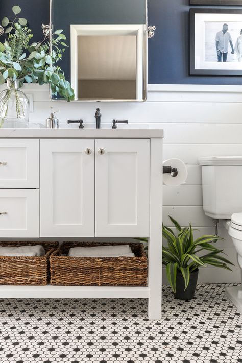 5 Things Your Modern Cottage Bathroom Needs - A Pop of Pretty Modern Cottage Bathrooms, Modern Cottage Bathroom, Pretty Home Decor, Craftsman Bathroom, Bathroom Needs, Pretty Home, White Bathroom Tiles, Bad Inspiration, Cottage Bathroom