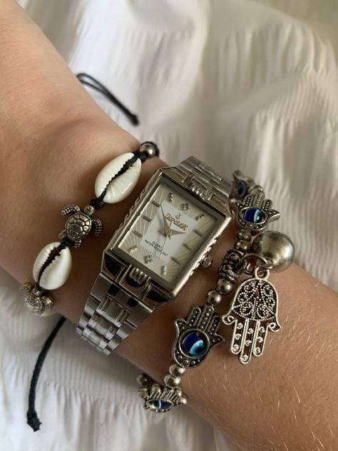 Watch And Bracelets Aesthetic, Silver Jewellery Watch, Silver Watch Aesthetic Women, Jewellery Inspo Silver, Bracelet Silver Aesthetic, Vintage Accessories Aesthetic, Vintage Watches Women Silver, Jewelry Silver Aesthetic, Silver Vintage Watch