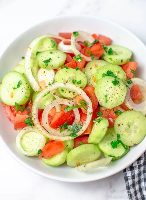 Marinated Cucumber Tomato and Onion Salad is a fresh summer side dish, it only takes 5 minutes to throw together, super simple and delicious. No summer feasting and BBQ party is the same without this salad. Cucumber Tomato And Onion Salad, Easy Summer Salad, Tomato And Onion Salad, Onions And Tomatoes, Marinated Cucumbers, Side Salad Recipes, Cucumbers And Onions, Fresh Salad Recipes, Cucumber Tomato Salad