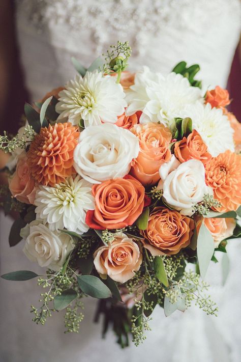 Moodboard Orange, Orange Flowers Wedding, Light Orange Flowers, Orange Rose Bouquet, Orange Bridal Bouquet, Orange Wedding Bouquet, Elegant Bridal Bouquets, Eucalyptus Wedding Bouquet, White Rose Wedding Bouquet