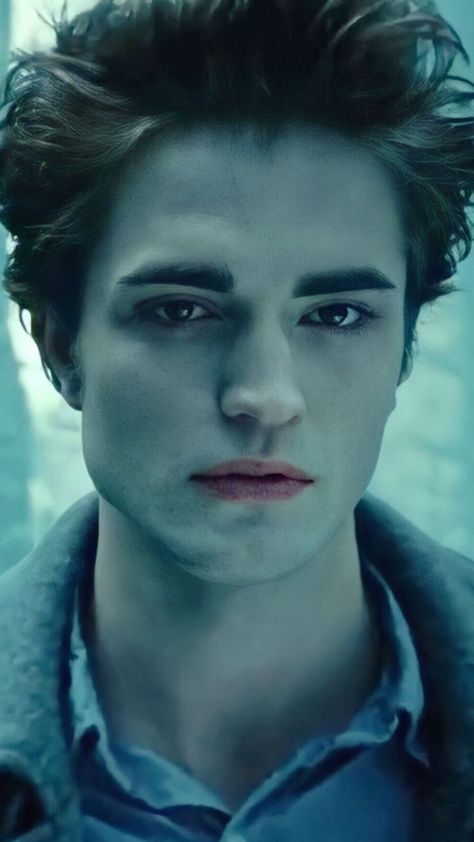 Twilight Robert Pattinson, Edward Cullen Twilight, Bella Y Edward, Edward Cullen Robert Pattinson, Twilight Outfits, Vampire Twilight, Twilight Saga Series, Robert Pattinson Twilight, Robert P