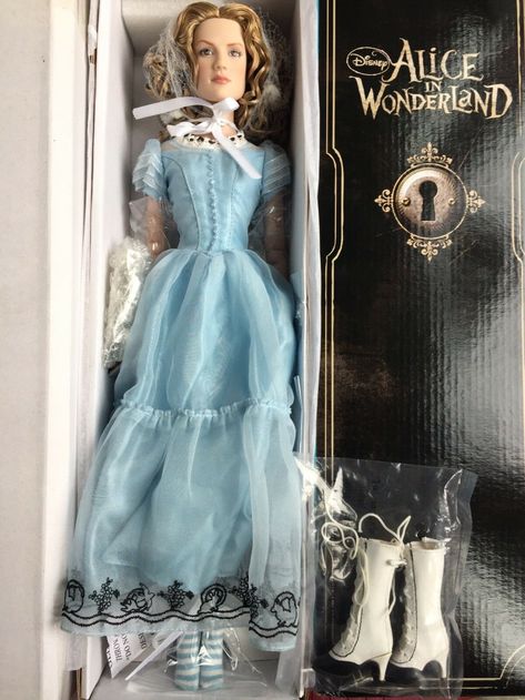 Alice In Wonderland Mia Wasikowska, Alice Kingsleigh, Disney Princess Doll, Alice In Wonderland Doll, Barbie Disney, Dark Alice In Wonderland, Sid And Nancy, Mia Wasikowska, Disney Doll