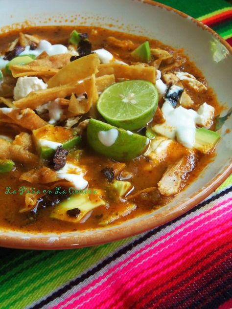 Sopa Azteca Recipe, Mexican Soup Recipes, Easy Recipies, Mexican Soup, Hispanic Food, Mexican Cooking, Chicken Tortilla, Chicken Tortilla Soup, Tortilla Soup