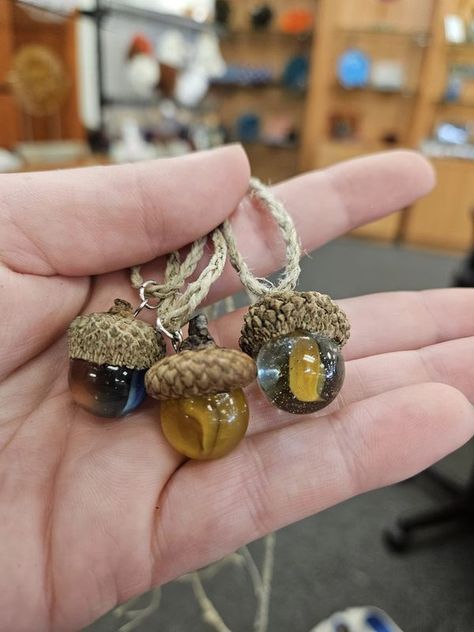 Handmade Craft Ideas | These acorn/marble necklaces have been a hit | Facebook Acorns Witchcraft, Acorn Cap Mushroom, Acorn Christmas Ornaments Diy, Crafts Using Acorns, Acorn Mushroom Crafts, Acorn Diy Decor Fall Crafts, Acorn Necklace Diy, Acorn Top Crafts, Acorn Cap Crafts