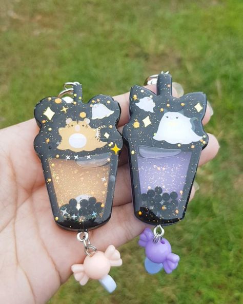 Resin Pins, Halloween Resin, Polymer Project, Diy Galaxy, Kawaii Crafts, Cool Art Projects, Resin Clay, Kawaii Jewelry, Epoxy Resin Crafts