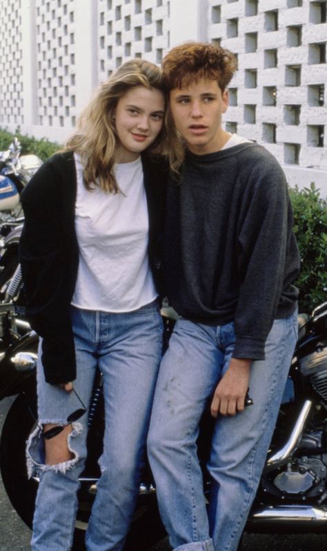 Corey Haim Young, Shannon Woodward, 90s Teen Fashion, 70s Celebrities, 80s Actors, 80 Tv Shows, Corey Haim, Haim, Celebrity Trends