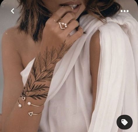 Font Tato, Tattoo Artist Tattoo, Fern Tattoo, Hand And Finger Tattoos, Tattoos For Women Flowers, Tattoo Sleeves, Artist Tattoo, Up Tattoo, Inspiration Tattoo