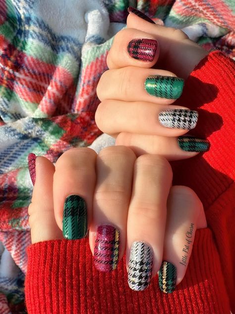 Nail Color Combos, Color Street Nails, Mani Pedi, Color Street, Holiday Nails, Christmas Colors, Christmas Nails, Color Combos, Nails Inspiration