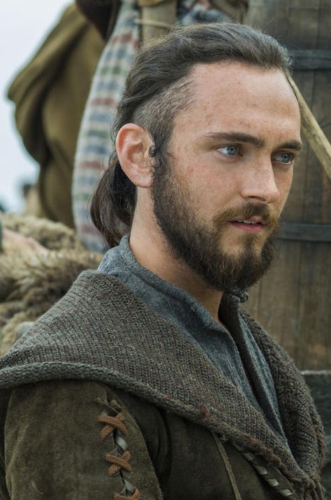 Athelstan, "Vikings" published by Blixtnatt (Season 3) Athelstan Vikings, Viking Haircut, Ragnar Vikings, Vikings Travis Fimmel, History Channel Vikings, George Blagden, Vikings Show, Vikings Season, Viking Series