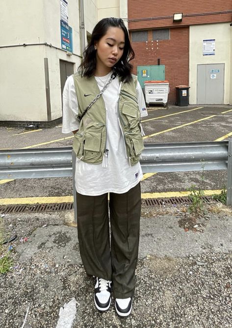 Utility Vest Outfit Streetwear, Utility Vest Outfits For Women, Utility Vest Outfit, Waistcoat Outfit, Vest Outfits For Women, Cargo Outfit, Label M, Outfit Streetwear, Utility Vest