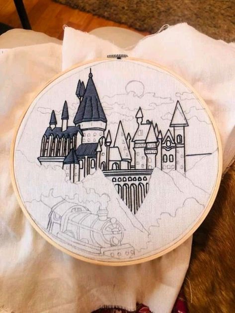 Hogwarts embroidery | Embroidery hoop art, Hand embroidery art, Embroidery inspiration Hogwarts Embroidery, Embroidery Harry Potter, Embroidered Things, Perler Ideas, Diy Embroidery Designs, Birthday Stuff, Hand Embroidery Videos, Art Attack, Hand Embroidery Projects