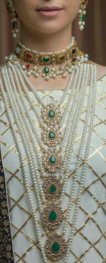 Traditional hyderabadi satlada & jadavi lacha Bridal Makeup Videos, Hyderabadi Jewelry, Closet Design Layout, Polki Necklace, Indian Jewelry Sets, Jewelry Indian, Gold Jewelry Indian, Emerald Jewelry, Closet Design