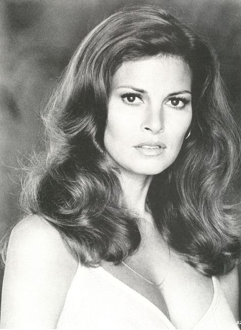 Rachel Welch, James Bond Girls, Bond Girls, Rita Hayworth, Raquel Welch, Celebrity Travel, Hollywood Glam, Vintage Hollywood, Famous Celebrities