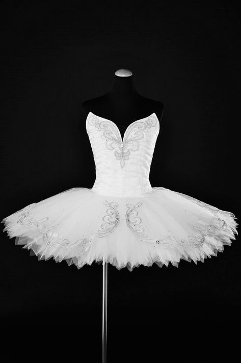 Ballet Costumes Tutus, Classical Ballet Tutu, Ballet Tutus, Ballerina Costume, White Tutu, Ballet Poses, Ballet Inspiration, Ballet Clothes, Princess Tutu