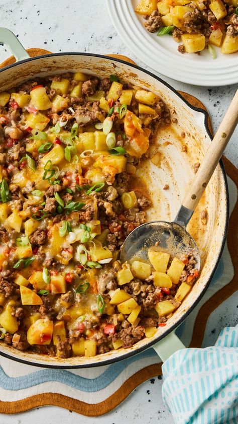 Ground Beef And Potatoes Potato And Ground Turkey Recipes, Ground Beef Potato Skillet, Potato’s And Ground Beef, Recipe With Ground Beef And Potatoes, Lunch Ideas With Ground Beef, Ground Turkey Potato Recipes, Ground Beef Potatoes Recipes, Ground Meat And Potatoes Recipes, Ground Turkey And Potato Recipes