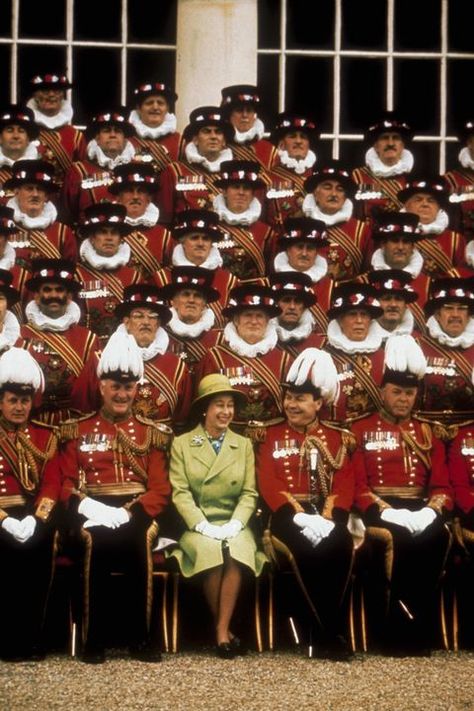 Queen Elizabeth Laughing, Rainha Elizabeth Ii, Queen E, King George Vi, Kate And Meghan, Hm The Queen, Prince Charles And Camilla, Royal Family England, Reine Elizabeth