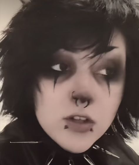 Emo Clown Aesthetic, Emo Makeup Masculine, Clown Core Makeup Black, Crust Punk Makeup, Jestercore Fashion, Dark Clowncore Makeup, Goth Makeup Masculine, Goth Clowncore Makeup, Punk Clown Makeup