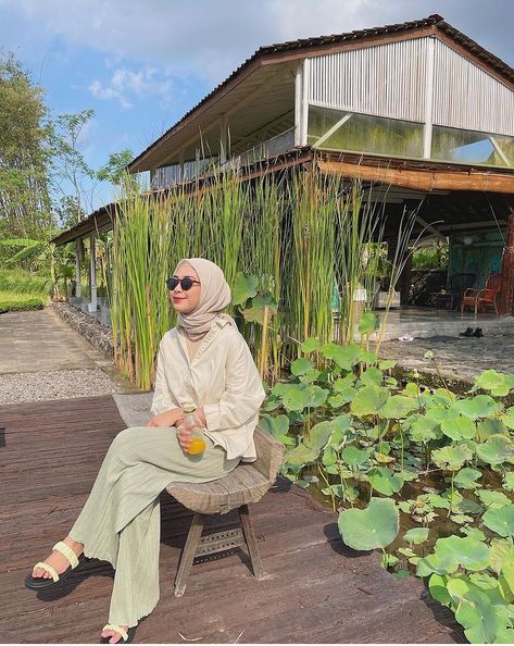 Island Ootd Hijab, Island Outfit Ideas Hijab, Outfit Ideas Beach Vacation Hijab, Summer Vacation Outfits Hijab, Hijab Ootd Beach, Ootd Beach Summer Outfits Hijab, Bali Hijab Outfit, Ootd Bali Beach, Muslimah Beach Outfit