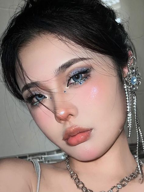 Makeup Baby Blue, Makeup Inspo Glam, Colorful Eye Makeup Tutorial, J Makeup, Makeup Asian, Princess Makeup, Soft Makeup Looks, Inspo Makeup, Douyin Makeup