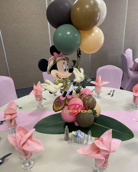 Minnie Safari Birthday, Minnie Mouse Safari Party, Safari Centerpieces, Tiana Birthday Party, Safari Theme Birthday Party, Safari Party Decorations, Minnie Mouse Party Decorations, Barbie Theme Party, Wild Birthday Party