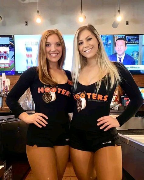 Hooters Outfit, Hooters Costume, Abc Party Costumes, Steelers Girl, Legs Outfit, Flight Attendant Fashion, Hot Halloween Outfits, Casual Preppy Outfits, Hottie Women