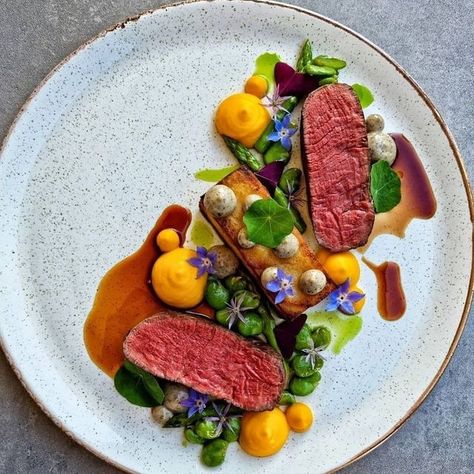 Asparagus Carrots, Food Presentation Plates, Gourmet Food Plating, Broad Beans, Baking Packaging, Sirloin Steak, Amazing Food Decoration, Catering Ideas Food, Food Gallery