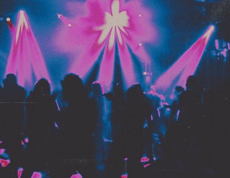 Blurred Party Aesthetic, Euphoric Feeling Aesthetic, 90s Underground Rave Aesthetic, 2000s Rave Aesthetic, Rave Core Aesthetic, Underground Rave Aesthetic, Spotify Wallpapers, Formal Themes, Rave Core