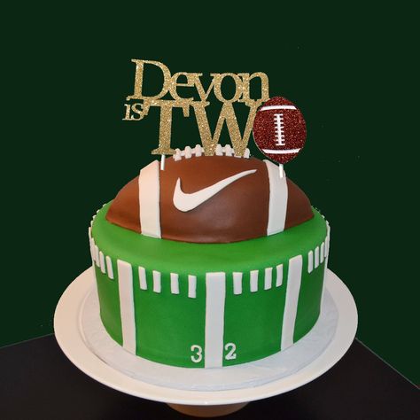 Cake Football Birthday, Football Smash Cake, Birthday Football Cake, Cake Football, Football First Birthday, Football Cake Toppers, Football Birthday Cake, Birthday Football, Santa Cake