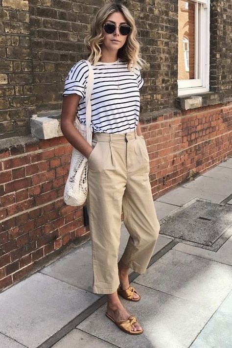 May 27, 2020 - This Pin was discovered by Zhanna Kovalchuk. Discover (and save!) your own Pins on Pinterest. Parisienne Style, Minimalist Summer, Chique Outfits, Trouser Outfits, Tan Pants, Mode Casual, Mode Inspo, Tshirt Outfits, 가을 패션