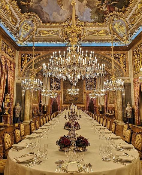 DKF on Instagram: “#evening #palaciorealdemadrid #madrid #spain #inspiration #courtesy of @antoinebn” Royal Room, Castle Rooms, Palace Interior, Castle Aesthetic, Castles Interior, Tables Set, Royal Aesthetic, Dining Room Ideas, Luxury Dining Room