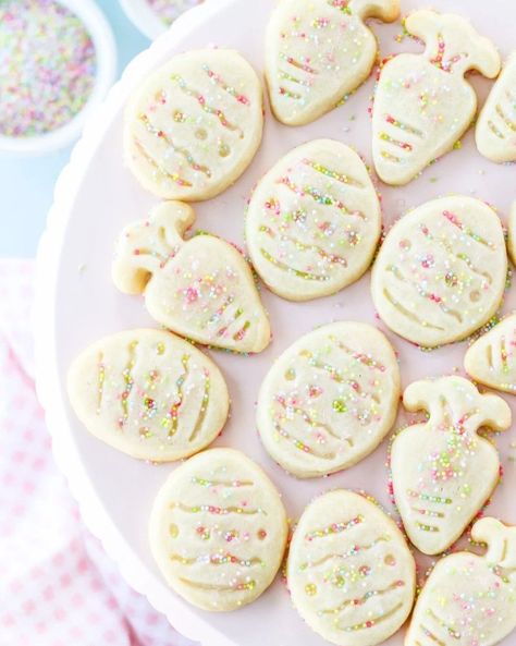 easter cookie recipes easter cutout shortbread cookies Easter Shortbread, Pretty Pie Crust, Easter Cookie Recipes, Shortbread Cookie Crust, Cake Batter Cookies, Buttery Shortbread Cookies, Easter Cookie, Shortbread Cookie Recipe, Pretty Life