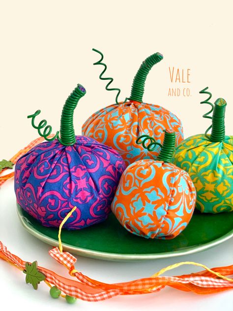 Make some easy fabric pumpkins adding a twist with some gardening wire. The perfect craft for a colorful fall! Easy Fabric Pumpkins, Biggest Pumpkin, Pumpkin Craft, Old Pillows, Scissor Cut, Best Pumpkin, Fabric Pumpkins, Sewing Stitches, C Section