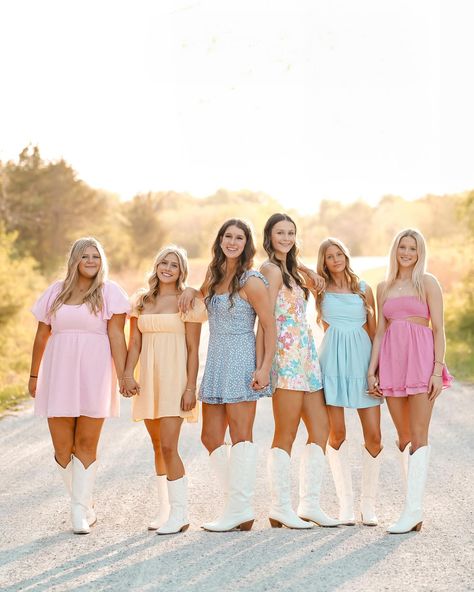 Sneak peeks from the prettiest session yesterday 😍 !! If you’re interested in a senior group session with your friends send me a message!! 🫶🏼🫶🏼 Senior Group Photoshoot, Senior Class Pictures Group, Group Senior Photos, High School Dance Pictures Poses, Birthday Poses With Friends, Senior Group Picture Ideas, Floral Dress Group Photoshoot, Friend Senior Pictures Group, Senior Friend Group Photo Shoot