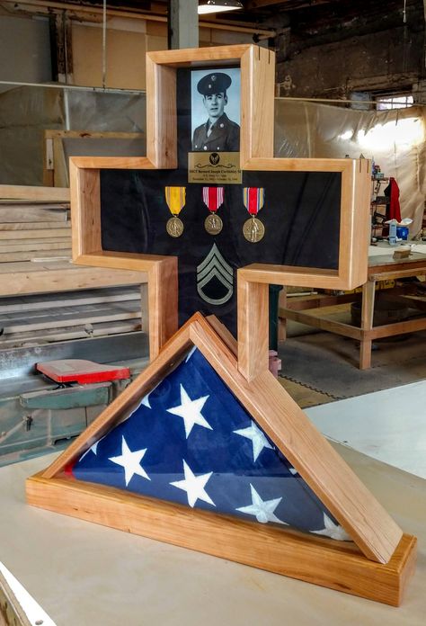 Shadow Box Ideas Memorial, Flag Memorial Display, Flag Display Ideas, Marine Corp Shadow Box Ideas, Memorial Flag Display, Marine Corps Shadow Box Display, Shadow Box Marine Corps, Memorial Crafts, Military Shadow Box Ideas Army