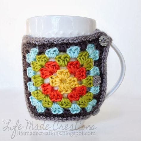 Life Made Creations: granny coffee cozy Coffee Cozy Pattern, Cup Cozy Pattern, Crochet Mug Cozy, Crochet Coffee Cozy, Crochet Cup Cozy, Cozy Crochet Patterns, Crochet Cozy, Beginner Crochet Tutorial, Mug Cozy