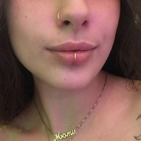 Lip Piercing Hoop Middle, Labret Hoop Piercing Lips, Middle Lip Pericing, Lip Peircings Middle, Lips Piercing Aesthetic, Facial Percinings, Piercing Aesthetic Face, Facial Piercing Ideas, Piercings Aesthetic Face