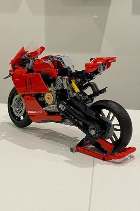 Lego Motorcycle, Lego Motorbike, Ninja Red, Motorcycle Model Kits, Lego Room Decor, Lego Technic Sets, Ducati Panigale V4, Panigale V4, Red Motorcycle