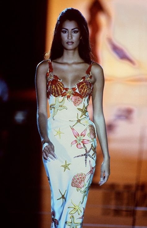 firstVIEW Versace 1992 Spring, 90s Versace Runway, Versace 90s Runway, Versace Runway 90s, Fashion Aesthetic Runway, 70s Runway, Versace Catwalk, Aesthetic Runway, Versace 90s