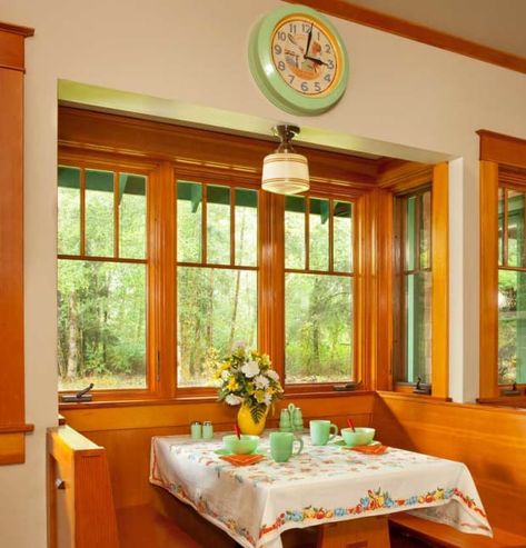 Windows Common to the Arts & Crafts Era - Design for the Arts & Crafts House | Arts & Crafts Homes Online Craftsman Bungalow Kitchen, Craftsman Style Windows, Craftsman Windows, Craftsman Dining Room, Craftsman Interiors, Bungalow Kitchen, Birch Cabinets, Craftsman Kitchen, Bungalow Homes