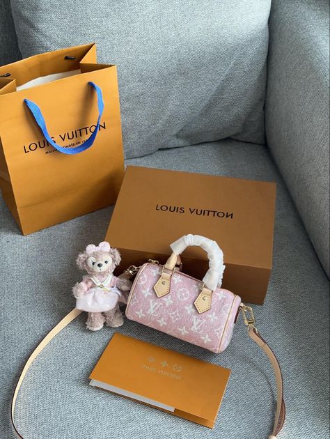 TOP  quality  goods  from  China.Watches.clothes.bags.shoes.belts and jewelries.Worldwide shipment.More  details and prices.WhatApp/Telegram:+8615819904771 Louis Vuitton Mini Bag, Louie Bag, Most Expensive Bag, Expensive Purses, Sac Louis Vuitton, Expensive Bag, Dream Bags, Winter Wardrobe Essentials, Luxury Bags Collection