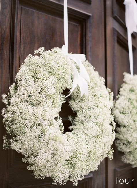 Baby's Breath Wreath - beautiful, fragrant, and for every season of the year. Baby's Breath Wedding Flowers, Biltmore Wedding, Boda Diy, Baby S Breath, Wedding Wreaths, Wedding Chicks, Deco Floral, Baby's Breath, Christmas Wreath