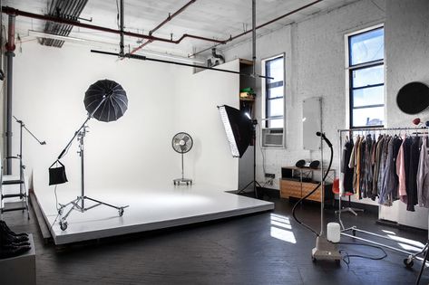 Photography Studio Interior Design, Photography Studio Rental, Photography Studio Spaces, Ruangan Studio, Photo Studio Design, Photography Studio Decor, Studio Workspace, Photography Room, Home Photo Studio