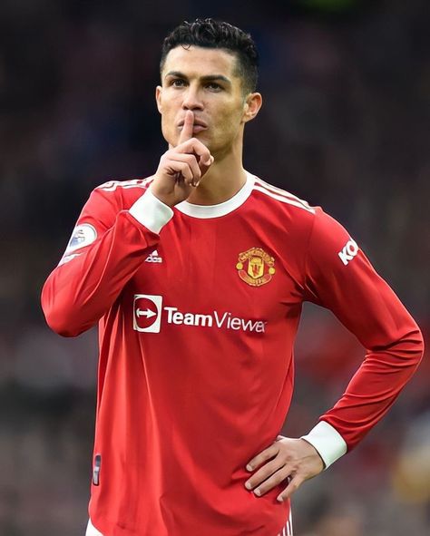 Man United Ronaldo, Ronaldo 2022, Ronaldo Photo, Ronaldo Manchester United, Selena Gomez Short Hair, Best Soccer Shoes, Family Sketch, Ronaldo Photos, Lionel Messi Fc Barcelona