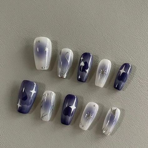 Nail Purple, Kutek Disney, Fake Nails Designs, Grunge Nails, Pretty Gel Nails, Purple And Silver, Soft Nails, Kawaii Nails, Cuticle Pusher