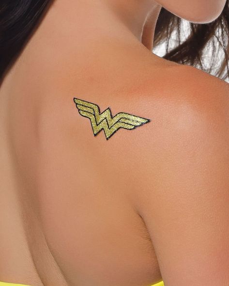 Creative Tattoo Ideas For Women, Dragon Tattoo Simple, Wonder Woman Tattoo, Many Tattoos, 15 Tattoo, Creative Tattoo Ideas, Creative Tattoo, White Ink Tattoo, Woman Tattoo